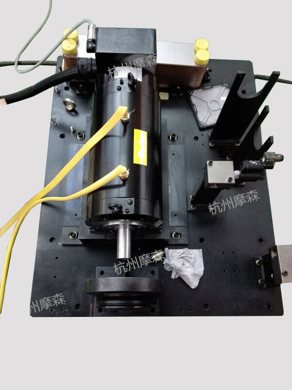 高轉(zhuǎn)速伺服電機(jī)在軍工直升機(jī)上的應(yīng)用.jpg 高轉(zhuǎn)速伺服電機(jī)在軍工直升機(jī)上的應(yīng)用.jpg